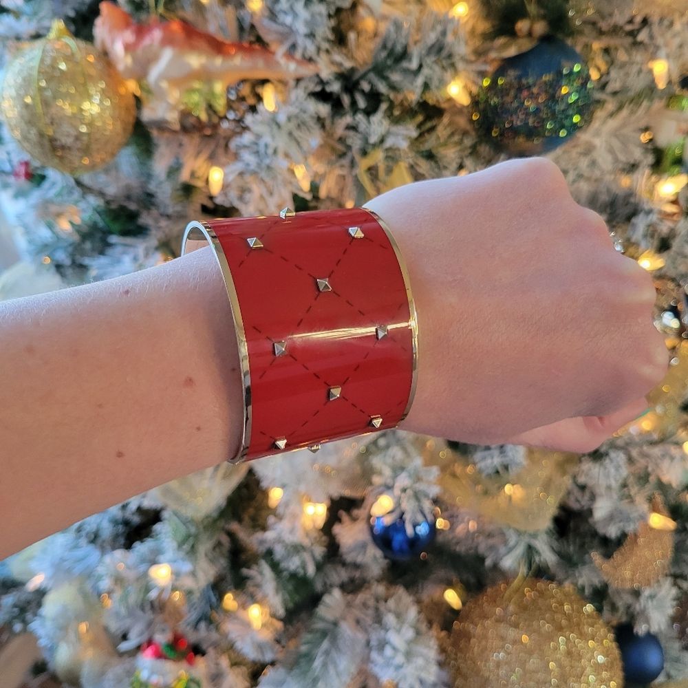 🆕️ VALENTINO Garavani Rockstud cuff stud bracelet Gift - Picture 2 of 16